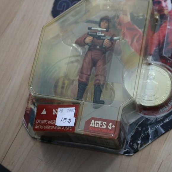 NEW STAR WARS 30TH ANNIVERSARY NABOO SOLDIER ACTION FIGURE #52 W SILVER COIN - Picture 3 of 9